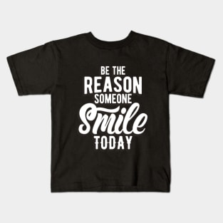 BE THE REASON SOMEONE SMILE TODAY Kids T-Shirt